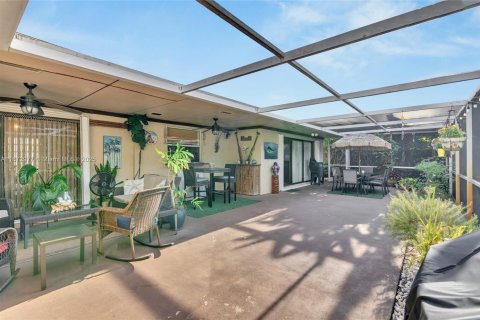 Casa en venta en Pembroke Pines, Florida, 3 dormitorios, 178.28 m2 № 1921720 - foto 23