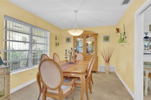 Casa en venta en Pembroke Pines, Florida, 3 dormitorios, 178.28 m2 № 1921720 - foto 13
