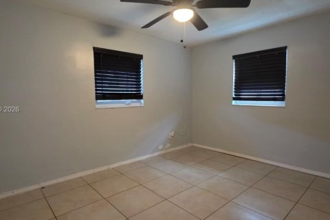 Villa ou maison à louer à Hollywood, Floride: 3 chambres, 112.41 m2 № 2075201 - photo 11