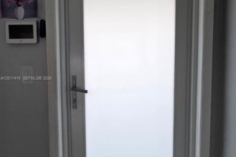 Villa ou maison à louer à Hollywood, Floride: 3 chambres, 112.41 m2 № 2075201 - photo 8