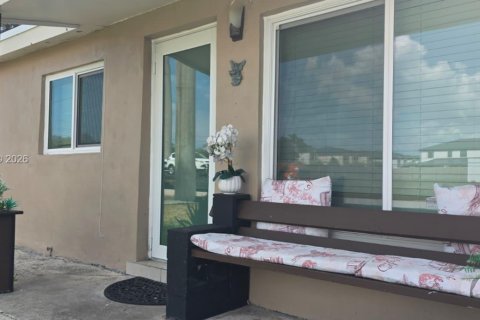 Villa ou maison à Hollywood, Floride 3 chambres, 112.41 m2 № 2075201