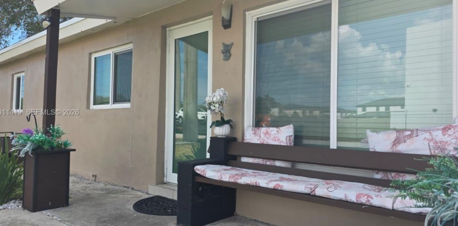 Villa ou maison à Hollywood, Floride 3 chambres, 112.41 m2 № 2075201