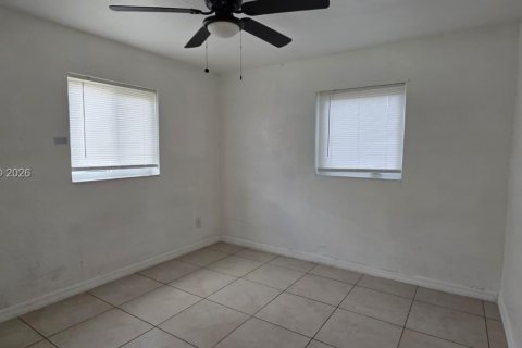 Villa ou maison à louer à Hollywood, Floride: 3 chambres, 112.41 m2 № 2075201 - photo 13
