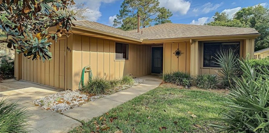 House in New Smyrna Beach, Florida 2 bedrooms, 123.93 sq.m. № 2431618