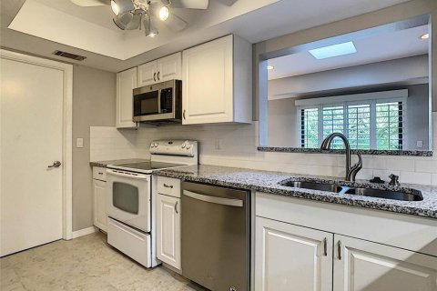 House in New Smyrna Beach, Florida 2 bedrooms, 123.93 sq.m. № 2431618 - photo 10