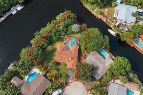 Villa ou maison à vendre à Pompano Beach, Floride: 4 chambres, 156.08 m2 № 2411783 - photo 2