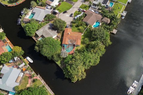 Villa ou maison à vendre à Pompano Beach, Floride: 4 chambres, 156.08 m2 № 2411783 - photo 5