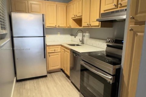 Condo in Deerfield Beach, Florida, 2 bedrooms  № 2068569 - photo 2