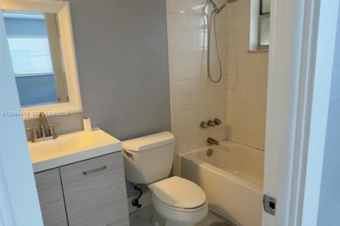 Condo in Deerfield Beach, Florida, 2 bedrooms  № 2068569 - photo 4