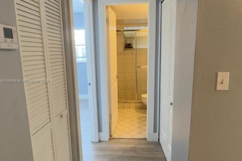 Condo in Deerfield Beach, Florida, 2 bedrooms  № 2068569 - photo 5