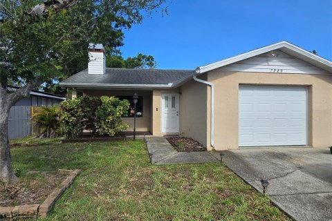 House in Pinellas Park, Florida 2 bedrooms, 94.57 sq.m. № 1760182 - photo 1