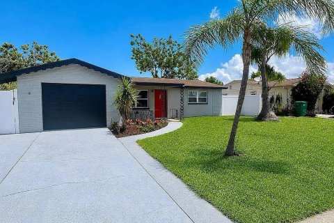 Casa en Holiday, Florida 3 dormitorios, 118.17 m2 № 2383410