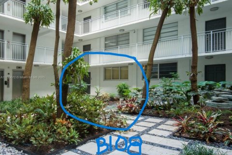 Condo in Miami, Florida, 2 bedrooms  № 1699782 - photo 12
