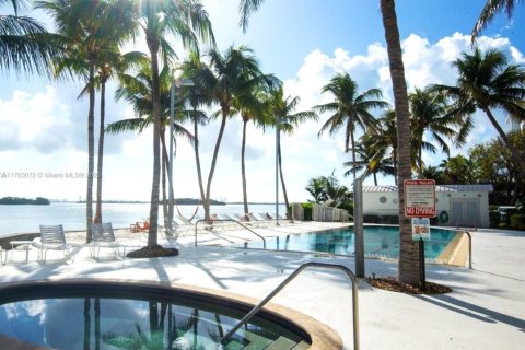 Condo in Miami, Florida, 2 bedrooms  № 1699782 - photo 10