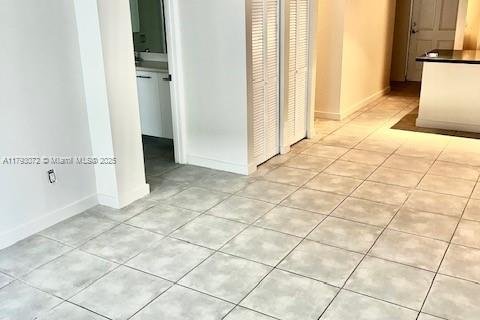 Condo in Miami, Florida, 2 bedrooms  № 1699782 - photo 24