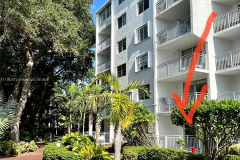 Condo in Miami, Florida, 2 bedrooms  № 1699782 - photo 18