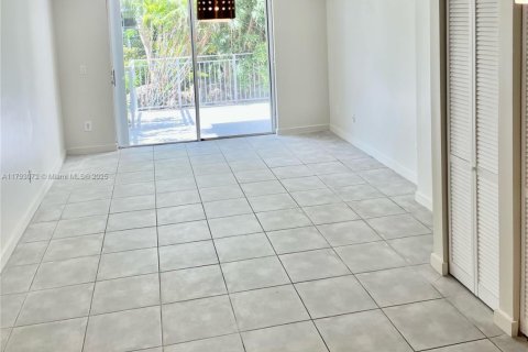 Condo in Miami, Florida, 2 bedrooms  № 1699782 - photo 30