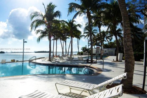 Condo in Miami, Florida, 2 bedrooms  № 1699782 - photo 9