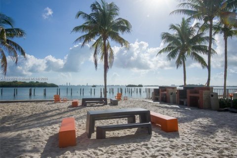Condo in Miami, Florida, 2 bedrooms  № 1699782 - photo 4