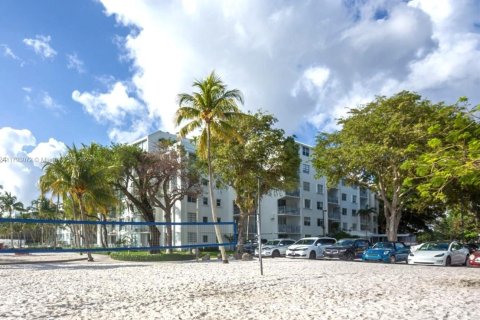 Condo in Miami, Florida, 2 bedrooms  № 1699782 - photo 13