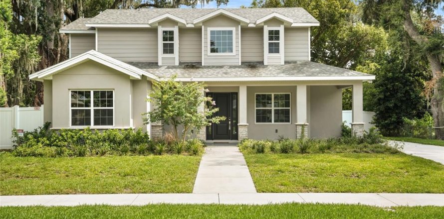 House in Orlando, Florida 4 bedrooms, 267.09 sq.m. № 2377799