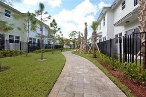 Townhouse in Coconut Creek, Florida 3 bedrooms, 176.05 sq.m. № 1210471 - photo 1
