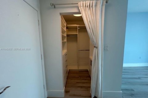 Снять в аренду кондоминиум в Майами-Бич, Флорида 2 спальни, 104.61м2, № 2002659 - фото 23