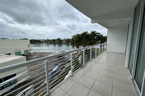 Снять в аренду кондоминиум в Майами-Бич, Флорида 2 спальни, 104.61м2, № 2002659 - фото 4