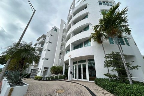 Кондоминиум с 2 спальнями в Майами-Бич, Флорида № 2002659