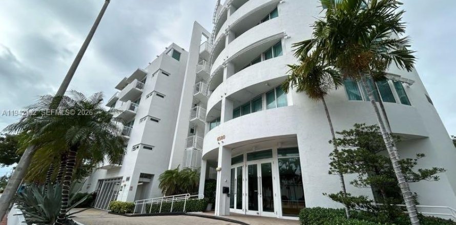 Кондоминиум с 2 спальнями в Майами-Бич, Флорида № 2002659