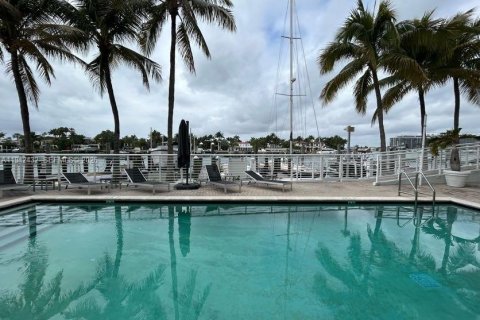 Снять в аренду кондоминиум в Майами-Бич, Флорида 2 спальни, 104.61м2, № 2002659 - фото 2