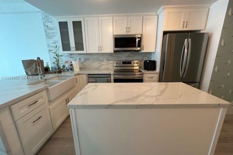 Снять в аренду кондоминиум в Майами-Бич, Флорида 2 спальни, 104.61м2, № 2002659 - фото 5