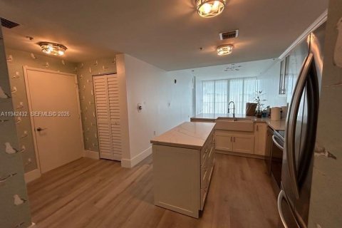 Снять в аренду кондоминиум в Майами-Бич, Флорида 2 спальни, 104.61м2, № 2002659 - фото 15