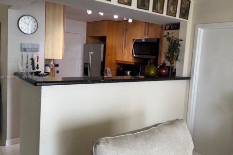 Condominio en alquiler en North Miami Beach, Florida, 2 dormitorios, 105.26 m2 № 2019654 - foto 14