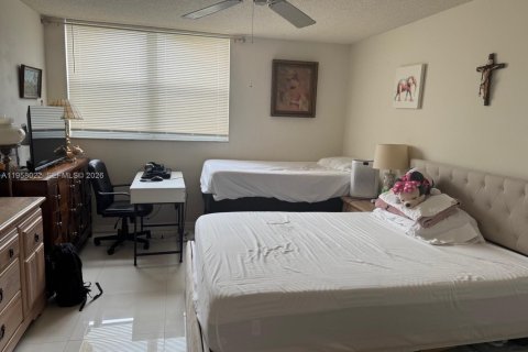 Condominio en alquiler en North Miami Beach, Florida, 2 dormitorios, 105.26 m2 № 2019654 - foto 13