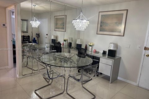 Condominio en alquiler en North Miami Beach, Florida, 2 dormitorios, 105.26 m2 № 2019654 - foto 6