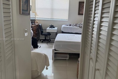 Condominio en alquiler en North Miami Beach, Florida, 2 dormitorios, 105.26 m2 № 2019654 - foto 11