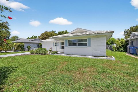 Casa en venta en Clearwater, Florida, 2 dormitorios, 116.59 m2 № 1855455 - foto 2