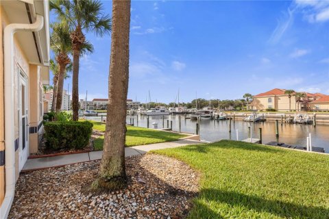 Townhouse in Palm Coast, Florida 3 bedrooms, 174.19 sq.m. № 2396286 - photo 16