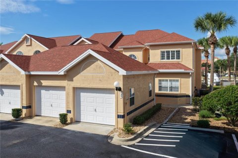 Townhouse in Palm Coast, Florida 3 bedrooms, 174.19 sq.m. № 2396286 - photo 2