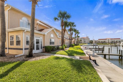 Townhouse in Palm Coast, Florida 3 bedrooms, 174.19 sq.m. № 2396286 - photo 18