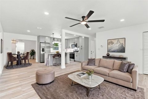 Villa ou maison à vendre à Orlando, Floride: 4 chambres, 173.17 m2 № 2362281 - photo 12