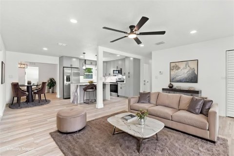 Villa ou maison à vendre à Orlando, Floride: 4 chambres, 173.17 m2 № 2362281 - photo 13