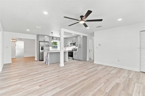 Villa ou maison à vendre à Orlando, Floride: 4 chambres, 173.17 m2 № 2362281 - photo 11