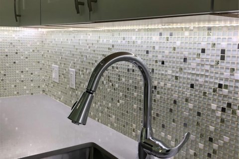 Condo in Miami Beach, Florida, 1 bedroom  № 2027526 - photo 4