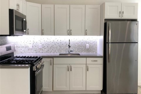 Condo in Miami Beach, Florida, 1 bedroom  № 2027526