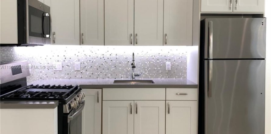 Condo in Miami Beach, Florida, 1 bedroom  № 2027526