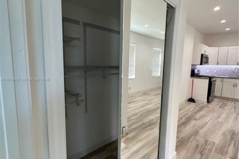 Condo in Miami Beach, Florida, 1 bedroom  № 2027526 - photo 12