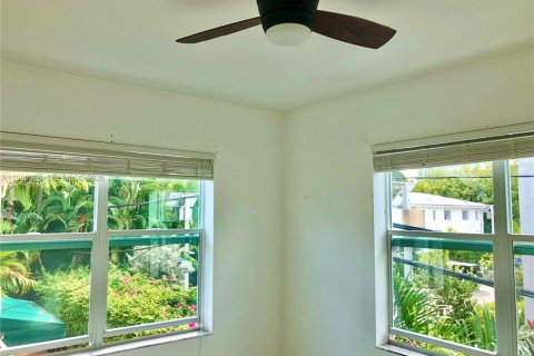 Condo in Miami Beach, Florida, 1 bedroom  № 2027526 - photo 14