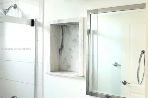 Condo in Miami Beach, Florida, 1 bedroom  № 2027526 - photo 8